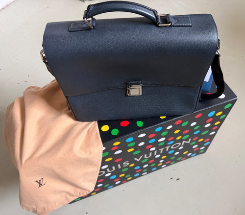 Louis vuitton taiga vassili - louis,
